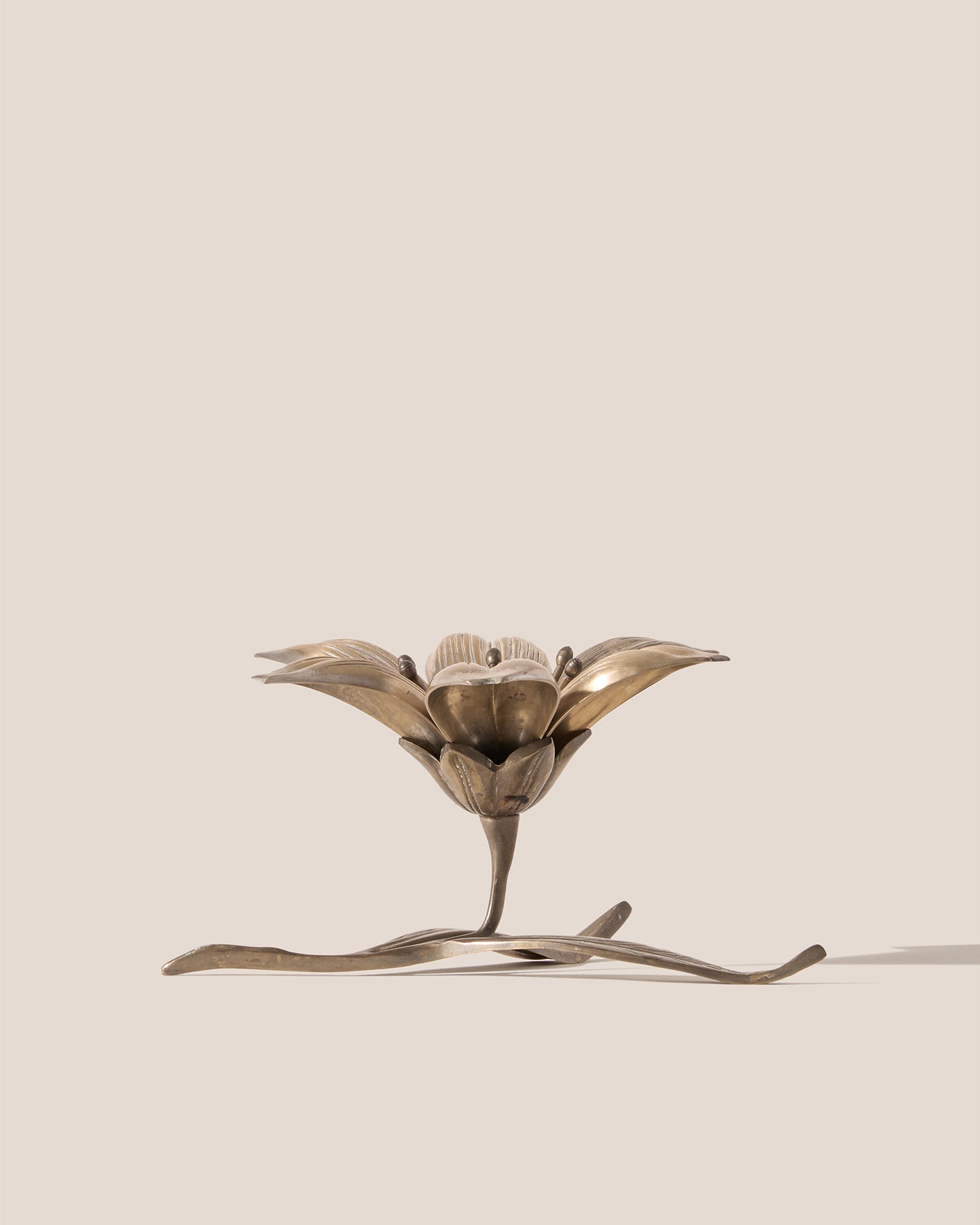 FLOWER ASHTRAY CANDLE HOLDER - Flower-Shaped Metal Ashtray with Candle Holder