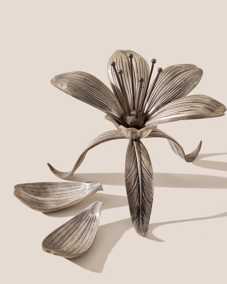 FLOWER ASHTRAY - Flower-Shaped Metal Ashtray