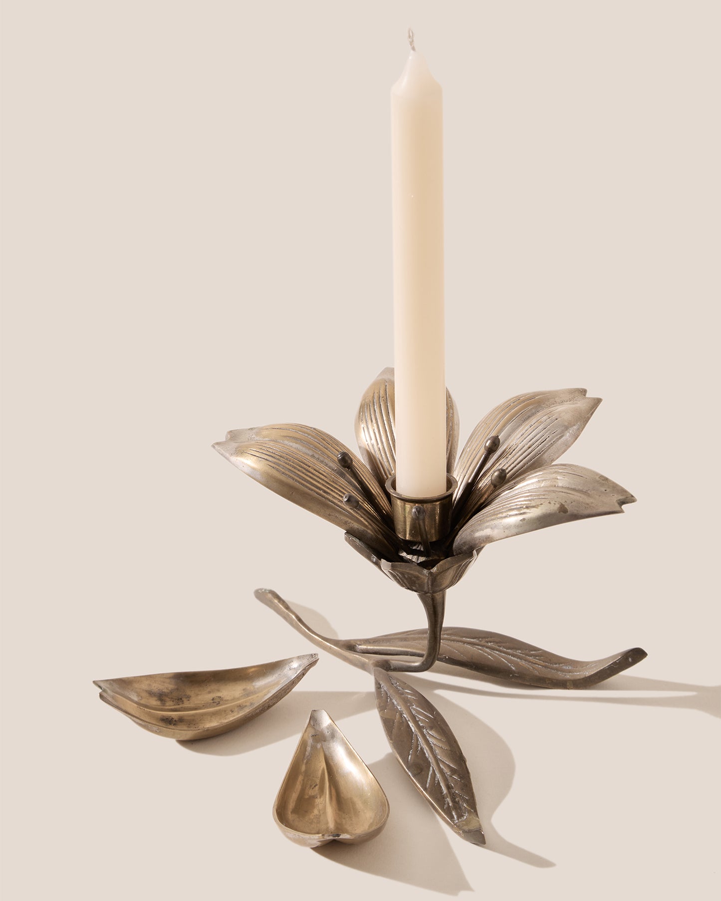 FLOWER ASHTRAY CANDLE HOLDER - Flower-Shaped Metal Ashtray with Candle Holder