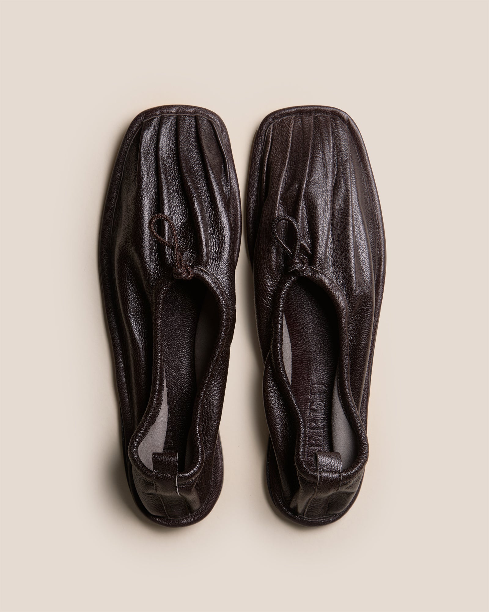 PUNTERA SUPPLE SHINY - Pleated-Toe Pump