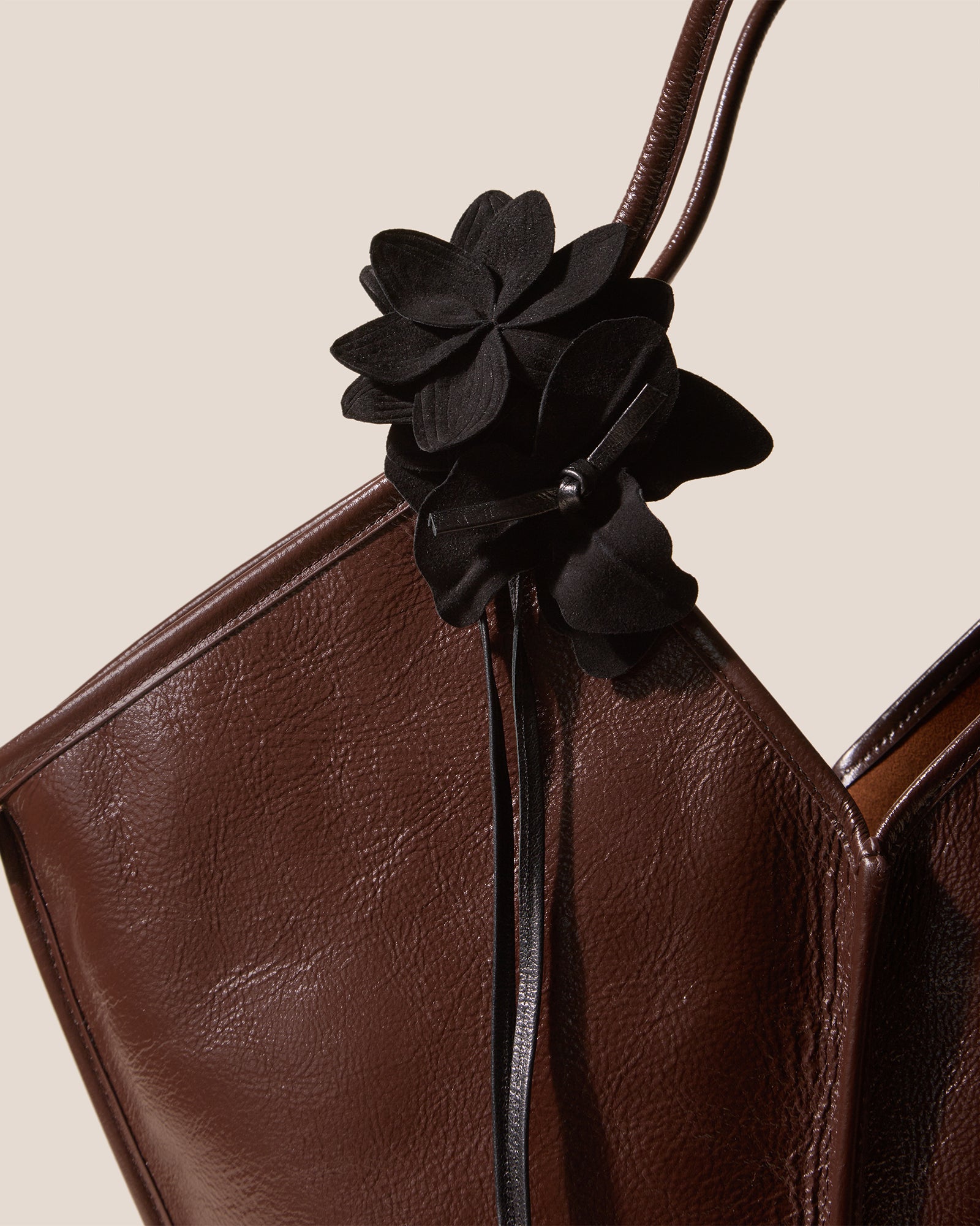 COROLA - Flower Charm with Leather Strap