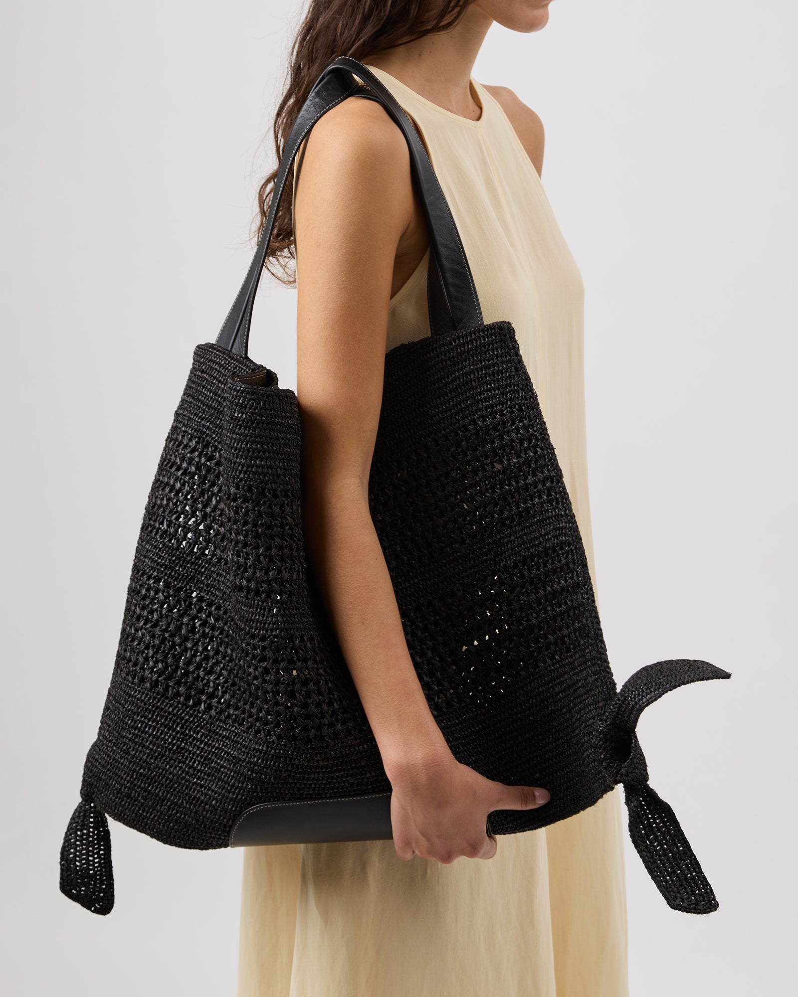 CADOR - Slouchy Crocheted Raffia Shoulder Bag