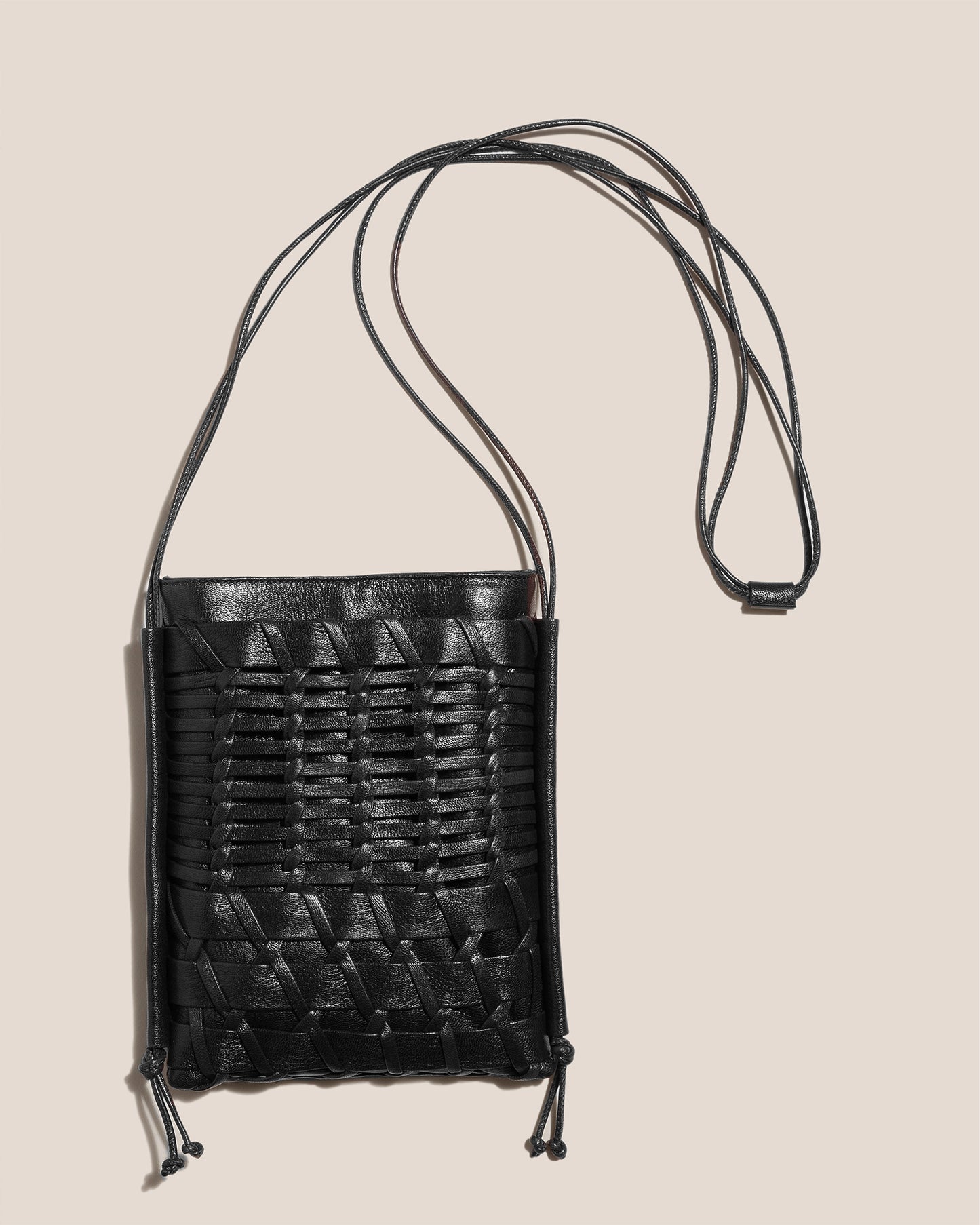 TRENA SUPPLE SHINY - Flat Square Crossbody Bag