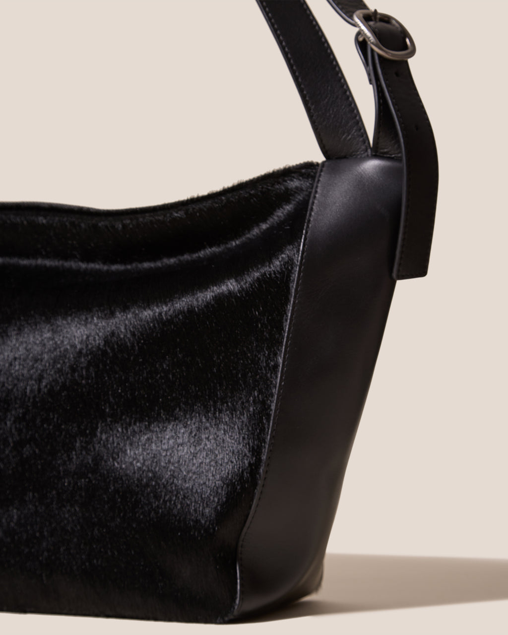 VINCLE CALF HAIR - Messenger Bag