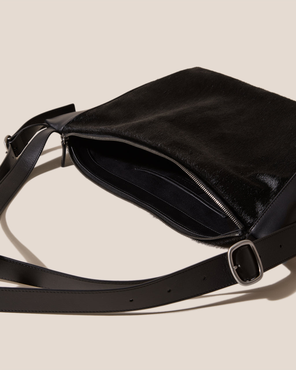 VINCLE CALF HAIR - Messenger Bag