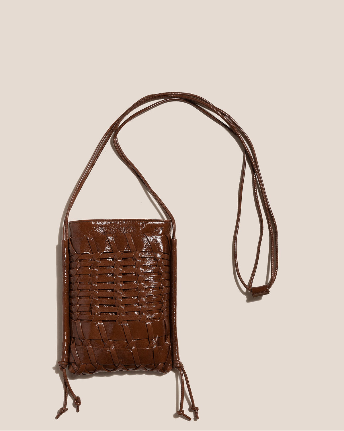 TRENA MINI CRINKLED GLOSSY - Flat Square Crossbody Bag