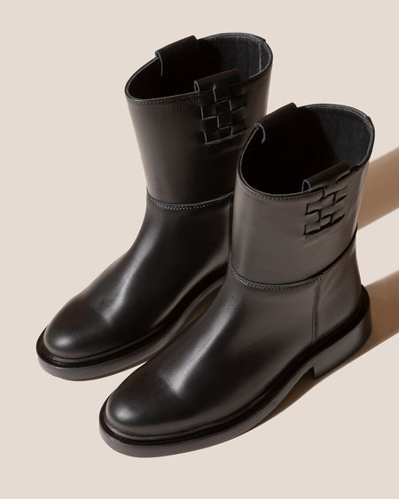 ANELLA LOW - Interwoven Detailed Pull-On Boot