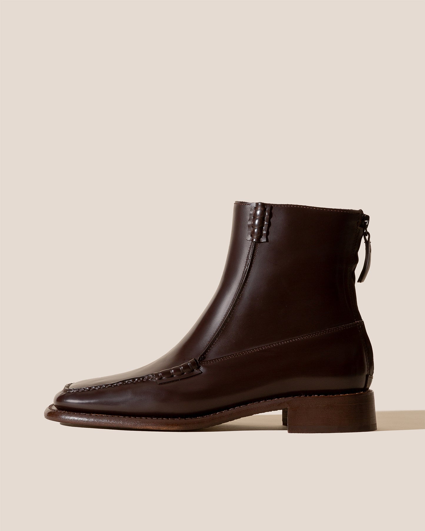 QUADRA - Square-Toe Back Zip Boot