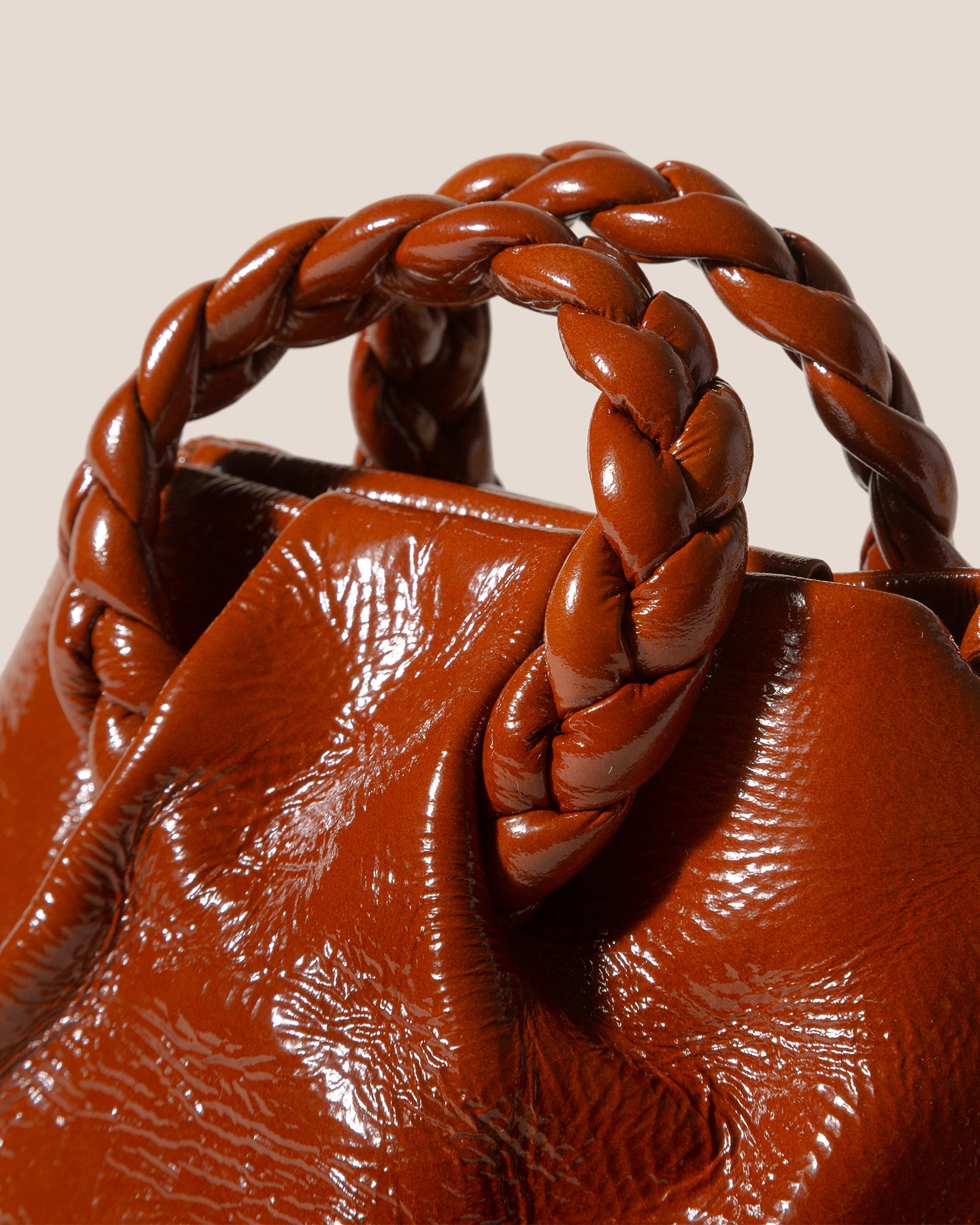 BOMBON CRINKLED GLOSSY - Small Plaited-handle Leather Crossbody