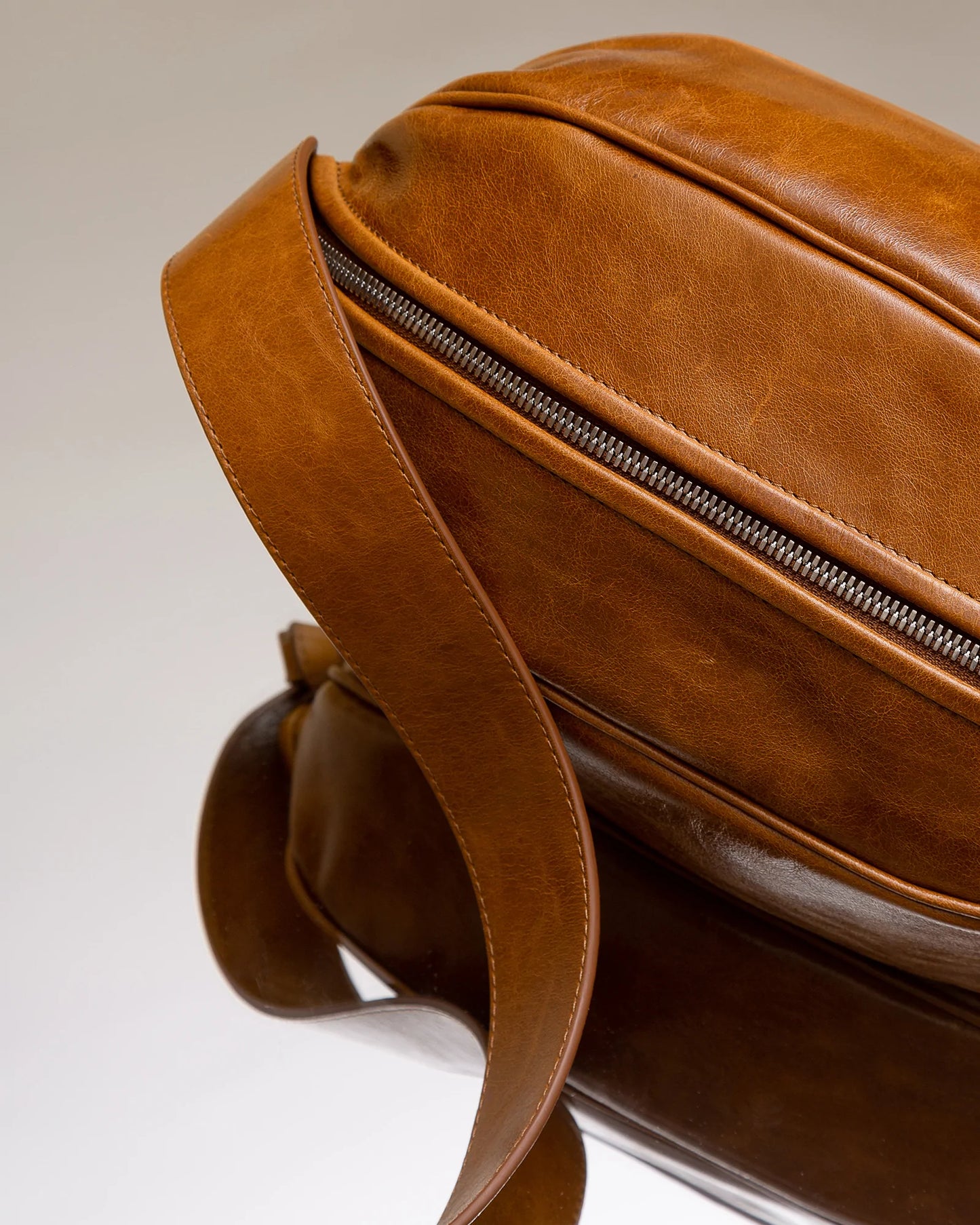 BOYA L DISTRESSED - Ball-Shaped Crossbody Bag