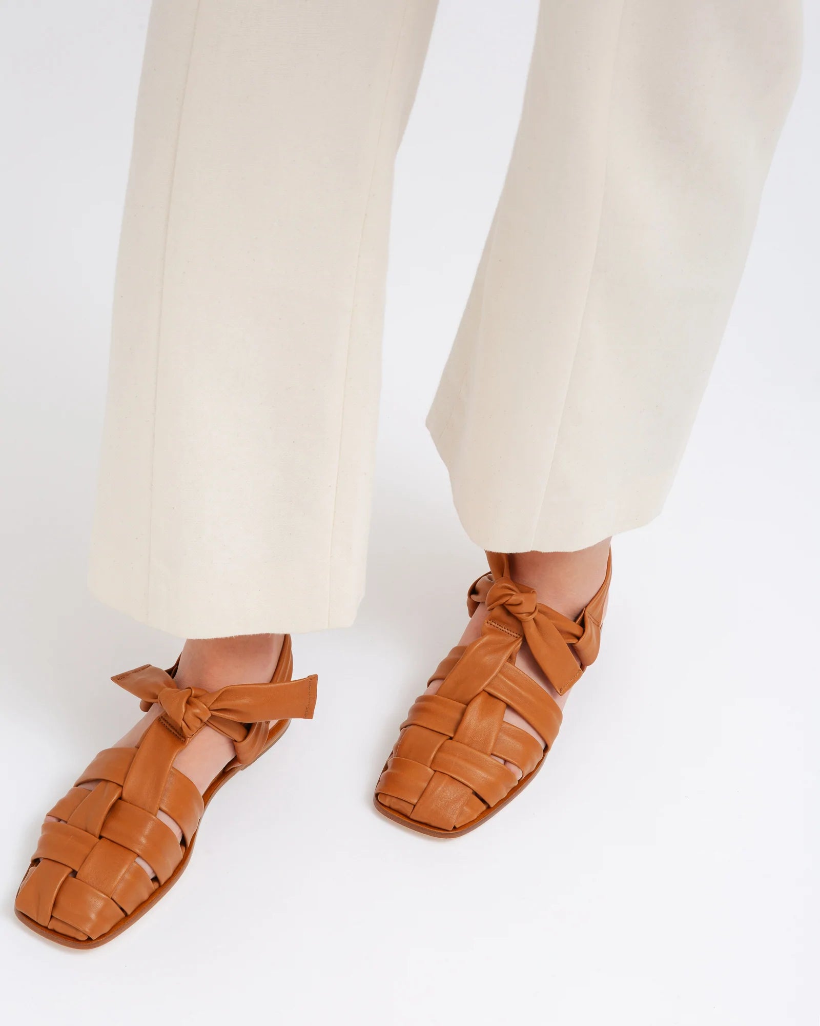 BENA - Interwoven Knotted T-bar Sandal