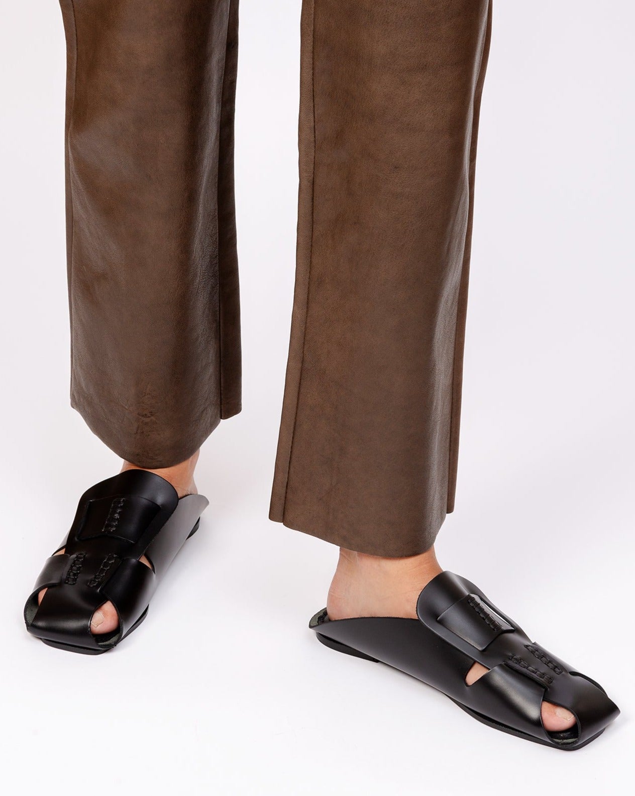 へリュー HEREU MUNTANA Size44 MUNTANA - Men's Flat Fisherman Mule – Hereu Studio