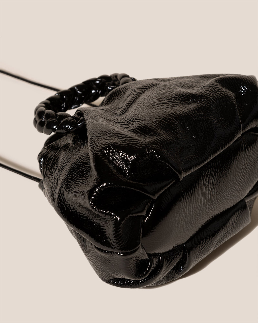 BOMBON CRINKLED GLOSSY - Plaited-handle Leather Handbag