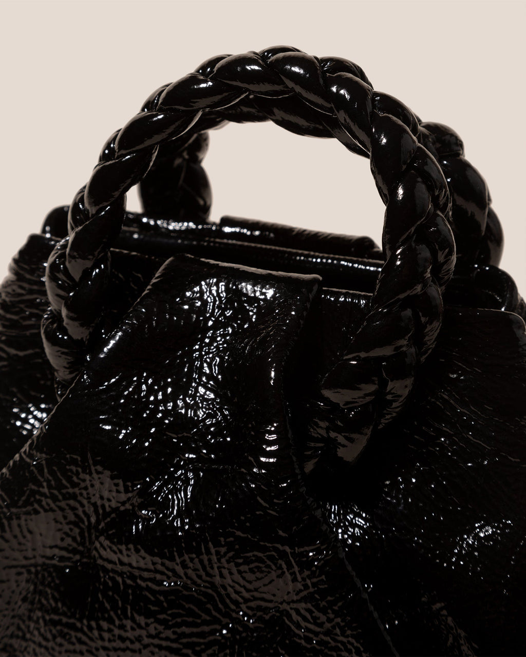 BOMBON CRINKLED GLOSSY - Plaited-handle Leather Handbag