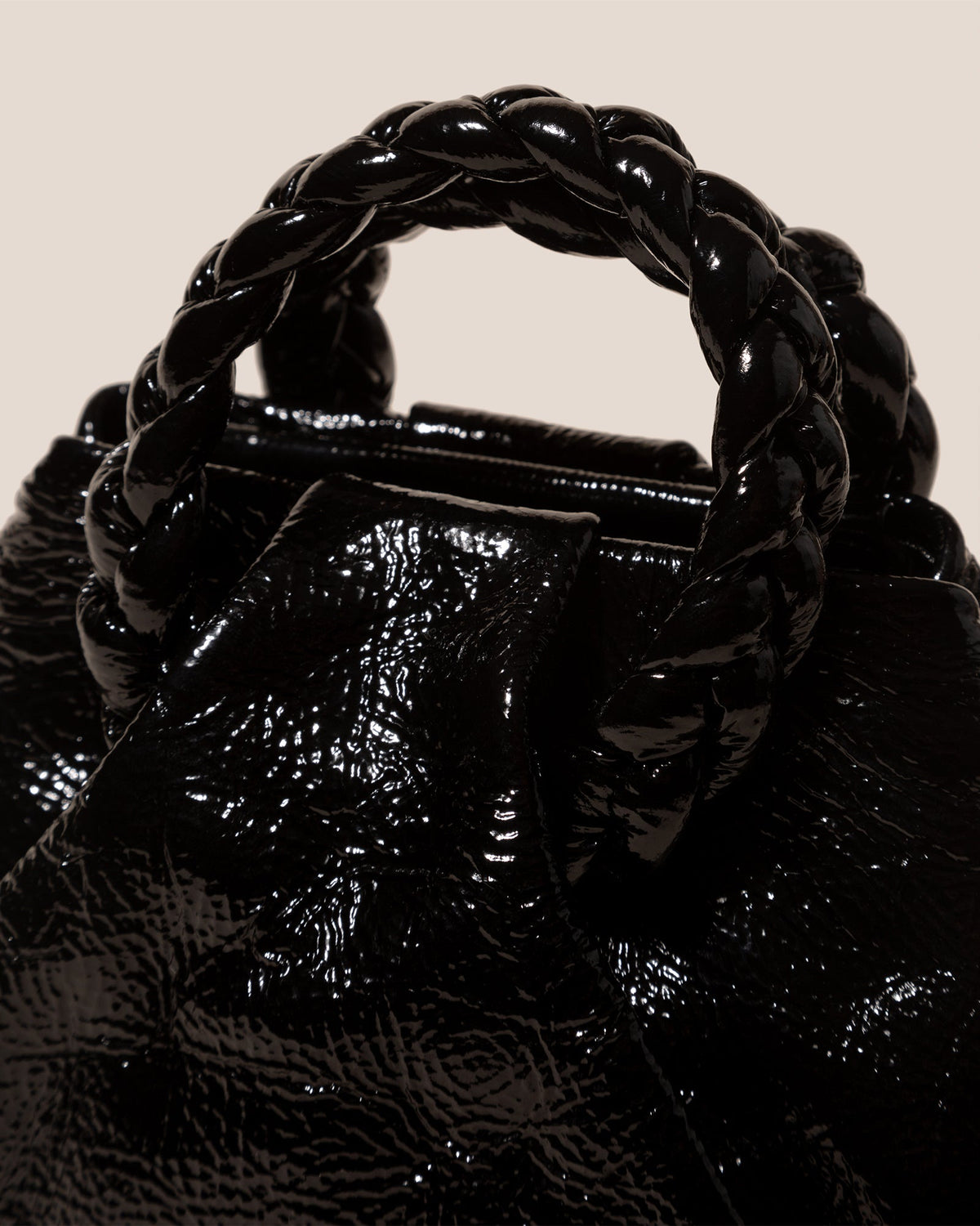 BOMBON CRINKLED GLOSSY - Plaited-handle Leather Handbag