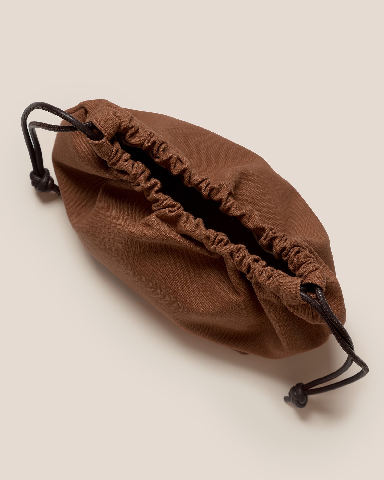 $560 Hereu Women's Beige Cabassa Canvas Round Handle Leather